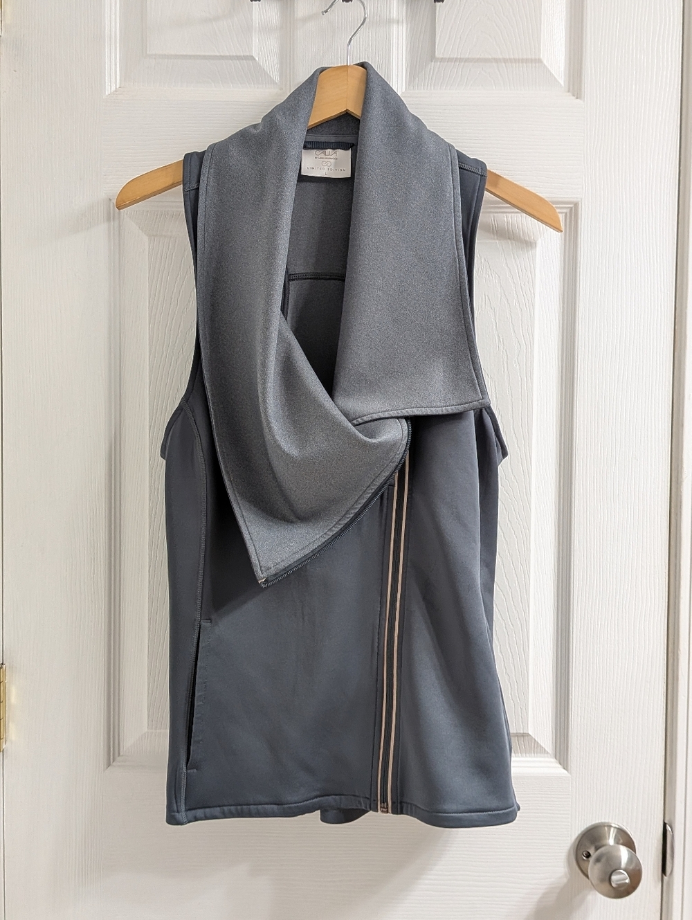 Calia by Carrie Underwood Limited Edition Grey Scuba Vest. Like New Size Large